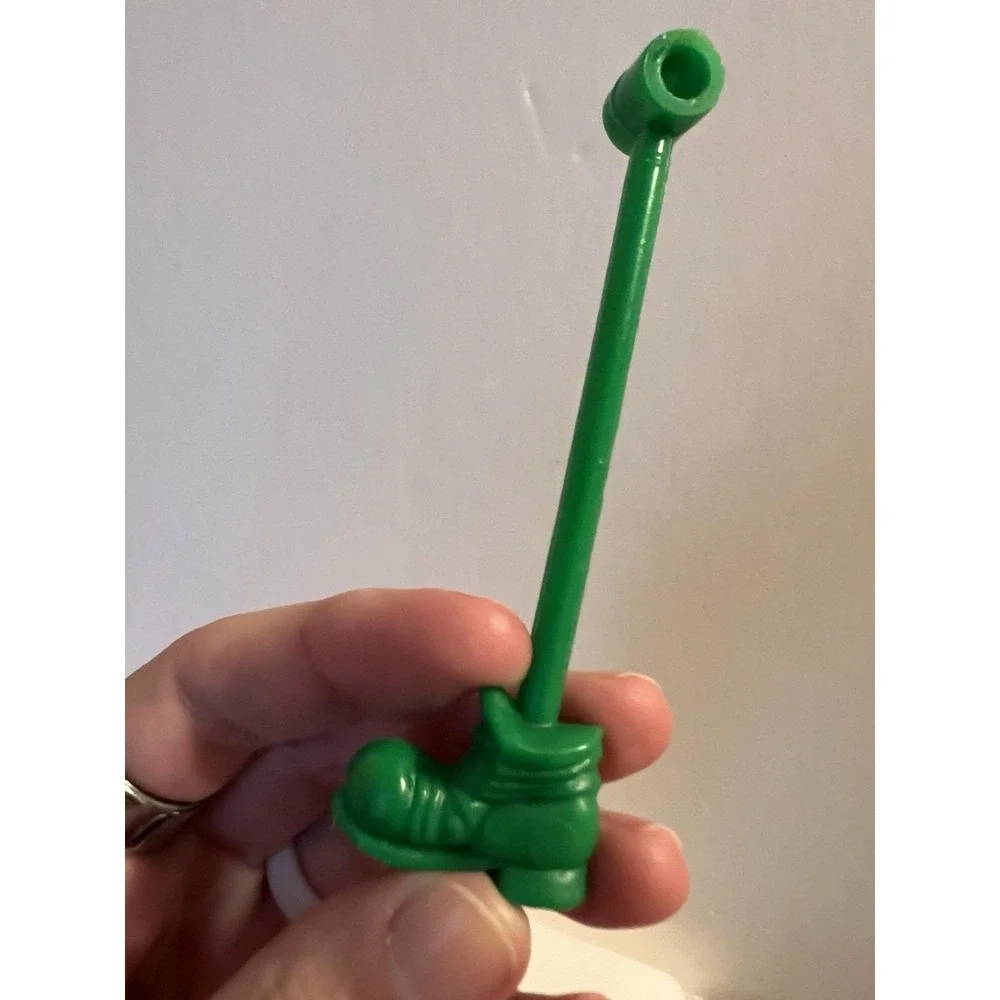 MILTON BRADLEY MOUSE TRAP Green Foot Kicker Replacement Pieces 1994
